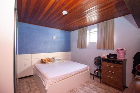 Casa à venda com 278m², 4 quartos e 3 vagas Casa à venda com 278m², 4 quartos e 3 vagasQuarto 1