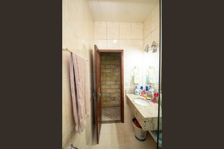 Casa à venda com 278m², 4 quartos e 3 vagas Casa à venda com 278m², 4 quartos e 3 vagasBanheiro Social