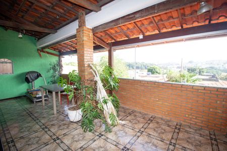 Casa à venda com 278m², 4 quartos e 3 vagas Casa à venda com 278m², 4 quartos e 3 vagasVaranda