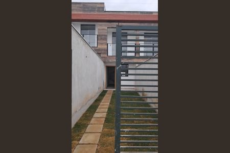 Casa à venda com 77m², 2 quartos e 2 vagas