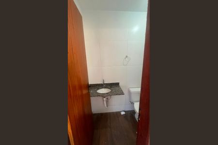 Banheiro social de casa para alugar com 2 quartos, 60m² em Laranjal, São Gonçalo