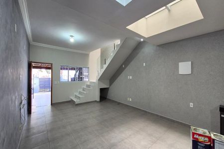 Sala de casa para alugar com 4 quartos, 150m² em Parque Santa Bárbara, Campinas
