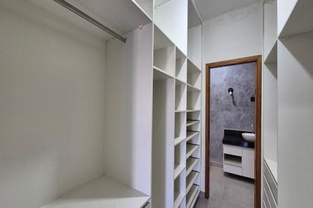 Casa para alugar com 150m², 4 quartos e 2 vagas Casa para alugar com 150m², 4 quartos e 2 vagasCloset da suíte