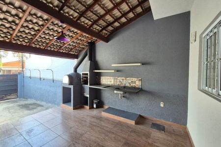 Casa para alugar com 150m², 4 quartos e 2 vagas Casa para alugar com 150m², 4 quartos e 2 vagasÁrea comum - Churrasqueira