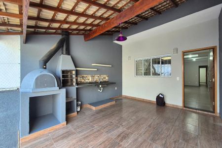 Casa para alugar com 150m², 4 quartos e 2 vagas Casa para alugar com 150m², 4 quartos e 2 vagasÁrea comum - Churrasqueira