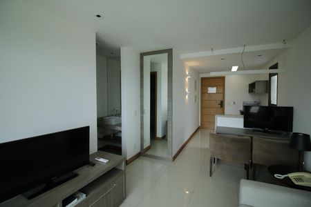 Sala de kitnet/studio para alugar com 1 quarto, 34m² em Jacarepaguá, Rio de Janeiro