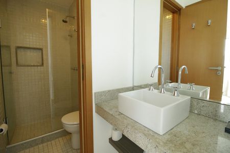 Banheiro de kitnet/studio para alugar com 1 quarto, 34m² em Jacarepaguá, Rio de Janeiro