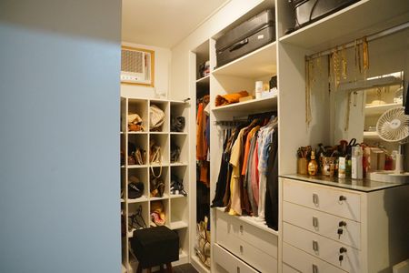 Casa para alugar com 60m², 2 quartos e 2 vagas Casa para alugar com 60m², 2 quartos e 2 vagasCloset do quarto 2