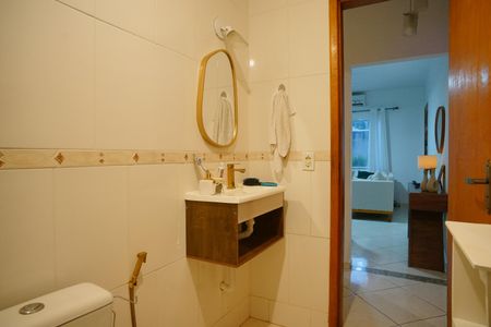 Casa para alugar com 60m², 2 quartos e 2 vagas Casa para alugar com 60m², 2 quartos e 2 vagasBanheiro Social