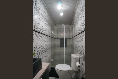 Banheiro da área externa de casa para alugar com 2 quartos, 60m² em São José de Imbassai, Maricá