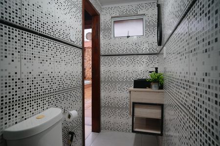 Casa para alugar com 60m², 2 quartos e 2 vagas Casa para alugar com 60m², 2 quartos e 2 vagasBanheiro da área externa