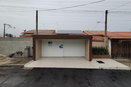 Casa para alugar com 60m², 2 quartos e 2 vagas Casa para alugar com 60m², 2 quartos e 2 vagasFachada