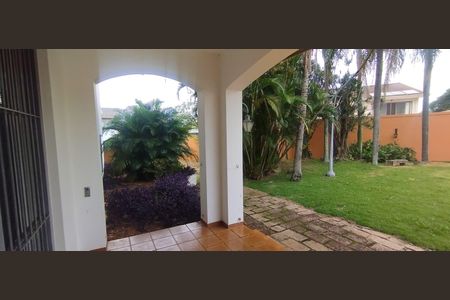 Casa à venda com 1100m², 3 quartos e 2 vagas Casa à venda com 1100m², 3 quartos e 2 vagasÁrea externa