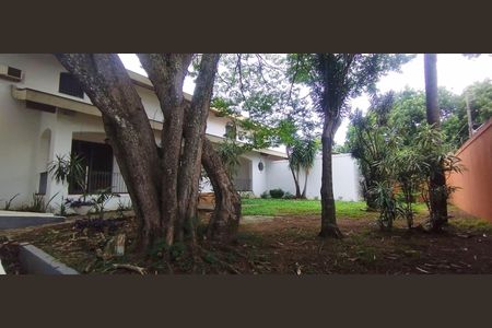 Casa à venda com 1100m², 3 quartos e 2 vagas Casa à venda com 1100m², 3 quartos e 2 vagasÁrea externa