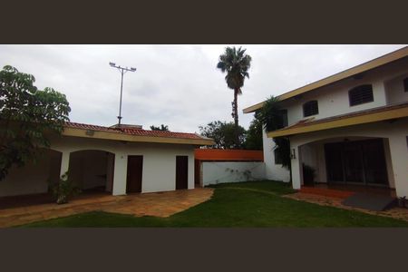 Casa à venda com 1100m², 3 quartos e 2 vagas Casa à venda com 1100m², 3 quartos e 2 vagasÁrea externa