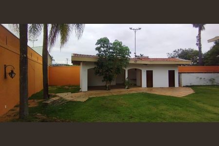 Casa à venda com 1100m², 3 quartos e 2 vagas Casa à venda com 1100m², 3 quartos e 2 vagasÁrea externa