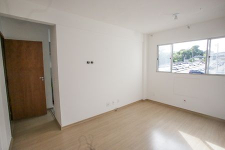 Sala de apartamento para alugar com 2 quartos, 50m² em Taquara, Rio de Janeiro