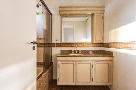 Apartamento à venda com 114m², 2 quartos e 2 vagas Apartamento à venda com 114m², 2 quartos e 2 vagasBanheiro da Suíte