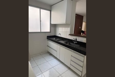 Cozinha de apartamento para alugar com 2 quartos, 44m² em Jaraguá, Uberlândia