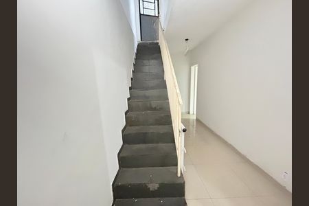 Casa para alugar com 180m², 3 quartos e 1 vagaEscada