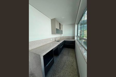Apartamento para alugar com 135m², 4 quartos e 3 vagasvaranda