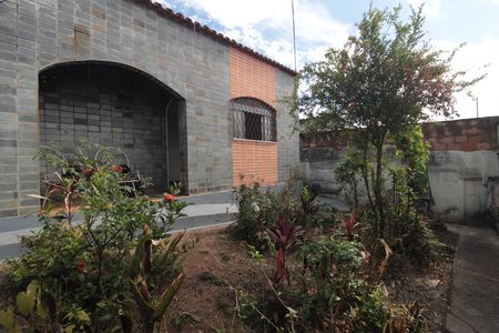 Casa para alugar com 200m², 3 quartos e 2 vagasQuintal