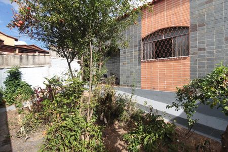 Casa para alugar com 200m², 3 quartos e 2 vagasQuintal