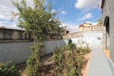 Casa para alugar com 200m², 3 quartos e 2 vagasQuintal