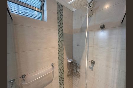 Casa para alugar com 165m², 3 quartos e 2 vagasBanheiro social 