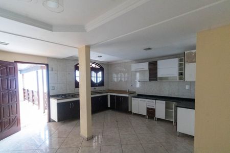 Casa à venda com 200m², 3 quartos e 5 vagas Casa à venda com 200m², 3 quartos e 5 vagasCozinha e Área de Serviço