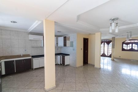 Casa à venda com 200m², 3 quartos e 5 vagas Casa à venda com 200m², 3 quartos e 5 vagasCozinha e Área de Serviço