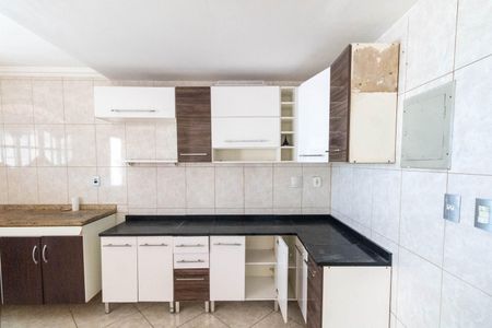 Casa à venda com 200m², 3 quartos e 5 vagas Casa à venda com 200m², 3 quartos e 5 vagasCozinha e Área de Serviço
