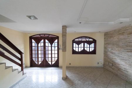 Casa à venda com 200m², 3 quartos e 5 vagas Casa à venda com 200m², 3 quartos e 5 vagasSala