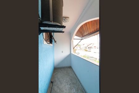 Casa à venda com 200m², 3 quartos e 5 vagas Casa à venda com 200m², 3 quartos e 5 vagasVaranda