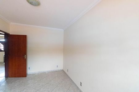 Casa à venda com 200m², 3 quartos e 5 vagas Casa à venda com 200m², 3 quartos e 5 vagasQuarto 2