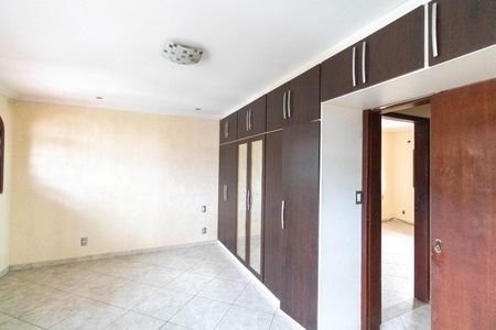 Casa à venda com 200m², 3 quartos e 5 vagas Casa à venda com 200m², 3 quartos e 5 vagasQuarto 3
