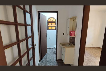 Casa para alugar com 283m², 4 quartos e 4 vagas Casa para alugar com 283m², 4 quartos e 4 vagasBanheiro social 2