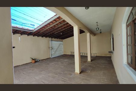 Casa para alugar com 283m², 4 quartos e 4 vagas Casa para alugar com 283m², 4 quartos e 4 vagasGaragem