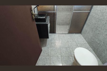 Casa para alugar com 283m², 4 quartos e 4 vagas Casa para alugar com 283m², 4 quartos e 4 vagasBanheiro social 1