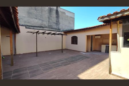 Casa para alugar com 283m², 4 quartos e 4 vagas Casa para alugar com 283m², 4 quartos e 4 vagasQuintal