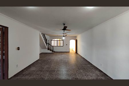 Casa para alugar com 283m², 4 quartos e 4 vagas Casa para alugar com 283m², 4 quartos e 4 vagasSala de estar