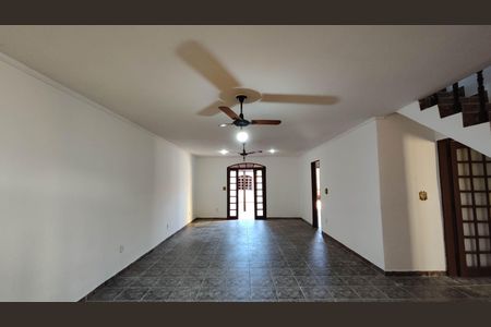 Sala de estar de casa para alugar com 4 quartos, 283m² em Cidade Kemel, Poá