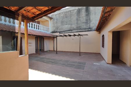 Casa para alugar com 283m², 4 quartos e 4 vagas Casa para alugar com 283m², 4 quartos e 4 vagasQuintal
