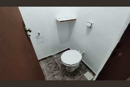 Casa para alugar com 283m², 4 quartos e 4 vagas Casa para alugar com 283m², 4 quartos e 4 vagasBanheiro social 2