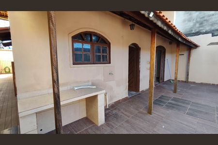 Casa para alugar com 283m², 4 quartos e 4 vagas Casa para alugar com 283m², 4 quartos e 4 vagasQuintal