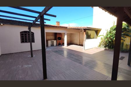 Casa para alugar com 283m², 4 quartos e 4 vagas Casa para alugar com 283m², 4 quartos e 4 vagasQuintal