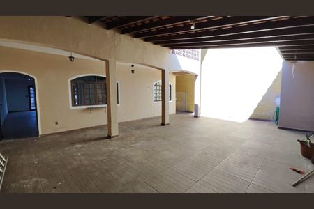 Casa para alugar com 283m², 4 quartos e 4 vagas Casa para alugar com 283m², 4 quartos e 4 vagasGaragem