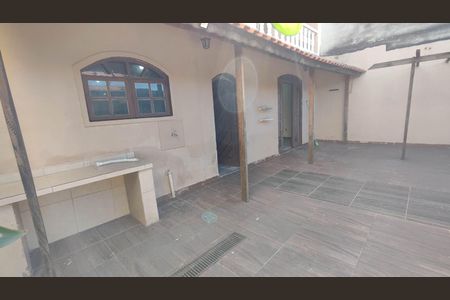 Casa para alugar com 283m², 4 quartos e 4 vagas Casa para alugar com 283m², 4 quartos e 4 vagasQuintal