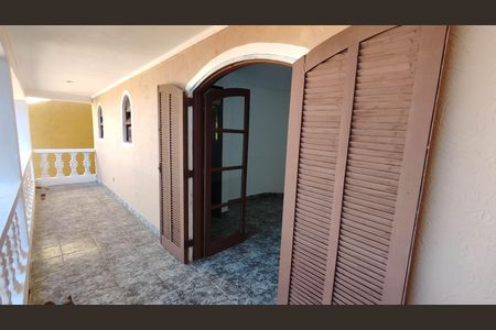 Casa para alugar com 283m², 4 quartos e 4 vagas Casa para alugar com 283m², 4 quartos e 4 vagasSacada traseira