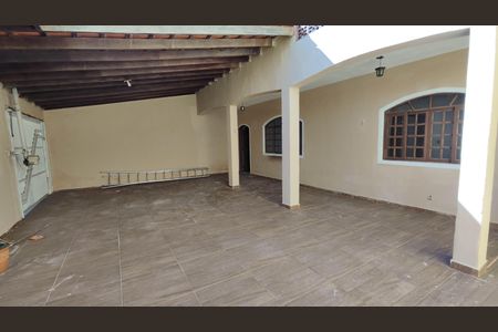 Casa para alugar com 283m², 4 quartos e 4 vagas Casa para alugar com 283m², 4 quartos e 4 vagasGaragem